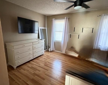 218 Moore Drive - Photo Thumbnail 9