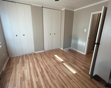 218 Moore Drive - Photo Thumbnail 12