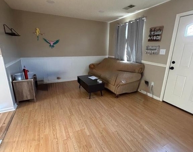 218 Moore Drive - Photo Thumbnail 2