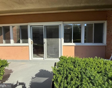 5831 Quantrell Avenue - Photo Thumbnail 12