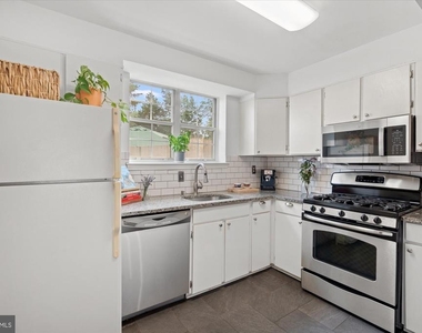 3908 Keller Avenue - Photo Thumbnail 6
