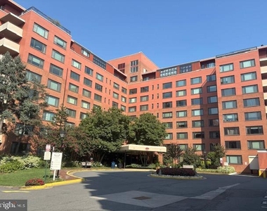 1021 Arlington Boulevard - Photo Thumbnail 3