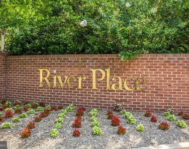 1021 Arlington Boulevard - Photo Thumbnail 2