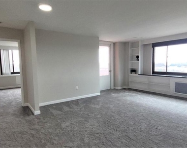 1021 Arlington Boulevard - Photo Thumbnail 14