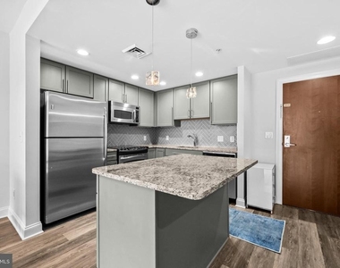 1020 N Highland Street - Photo Thumbnail 5
