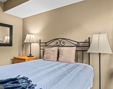 1020 N Highland Street - Photo Thumbnail 18