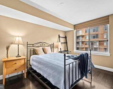 1020 N Highland Street - Photo Thumbnail 17