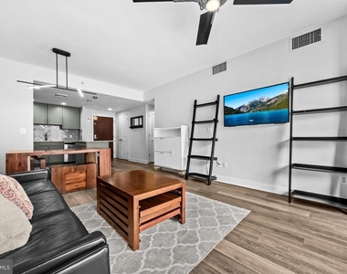 1020 N Highland Street - Photo Thumbnail 14