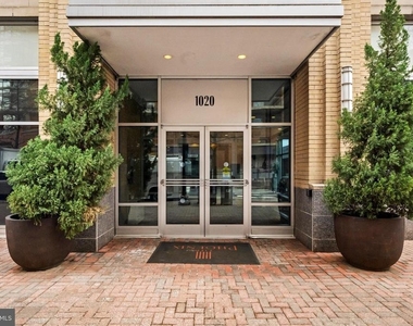 1020 N Highland Street - Photo Thumbnail 2
