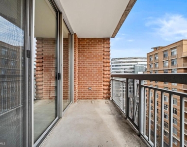 1020 N Highland Street - Photo Thumbnail 25