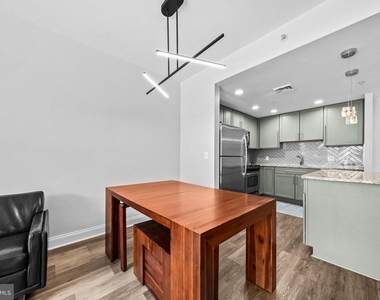 1020 N Highland Street - Photo Thumbnail 11