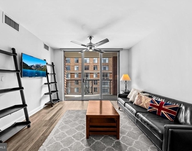 1020 N Highland Street - Photo Thumbnail 13