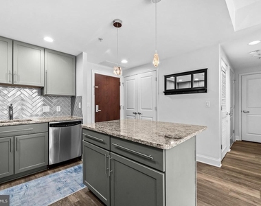 1020 N Highland Street - Photo Thumbnail 7