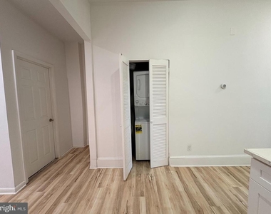 1904 Fairmount Avenue - Photo Thumbnail 5