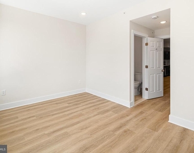 5217 Warren Street - Photo Thumbnail 3