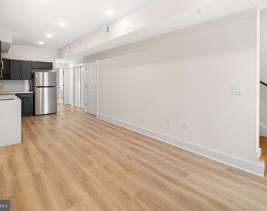 5217 Warren Street - Photo Thumbnail 5