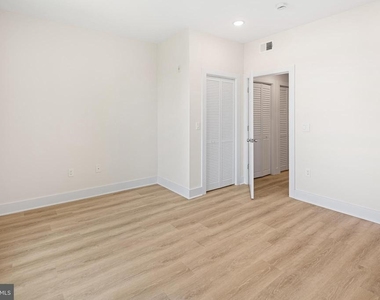 5217 Warren Street - Photo Thumbnail 8