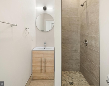 5217 Warren Street - Photo Thumbnail 4