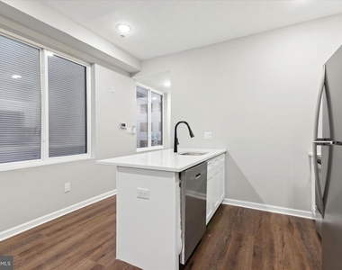 1230 N Marshall Street - Photo Thumbnail 5