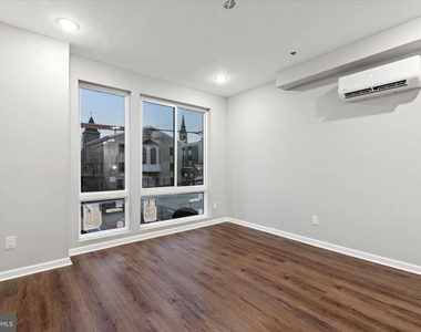 1230 N Marshall Street - Photo Thumbnail 7
