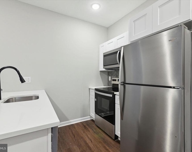 1230 N Marshall Street - Photo Thumbnail 6