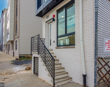 1230 N Marshall Street - Photo Thumbnail 1