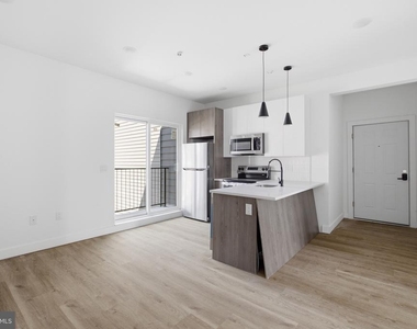 613 N Brooklyn Street - Photo Thumbnail 1