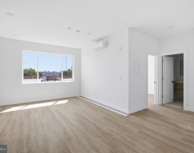 613 N Brooklyn Street - Photo Thumbnail 3