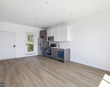 613 N Brooklyn Street - Photo Thumbnail 5