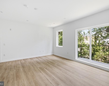 613 N Brooklyn Street - Photo Thumbnail 3