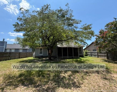 6858 Marlowe Drive - Photo Thumbnail 13