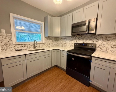 3925 N 6th Street - Photo Thumbnail 3