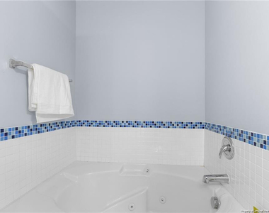 3340 Harbour Pointe Place - Photo Thumbnail 13