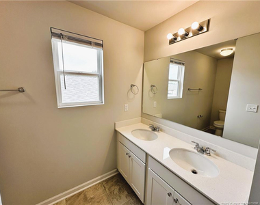 240 Melbourne Drive - Photo Thumbnail 15