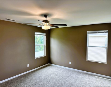 240 Melbourne Drive - Photo Thumbnail 8