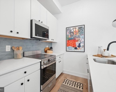 3037 Richmond Street - Photo Thumbnail 4