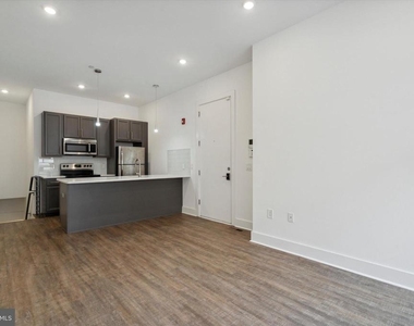1328 N Franklin Street - Photo Thumbnail 4