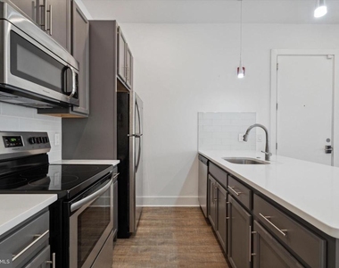 1328 N Franklin Street - Photo Thumbnail 5