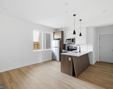 613 N Brooklyn Street - Photo Thumbnail 1