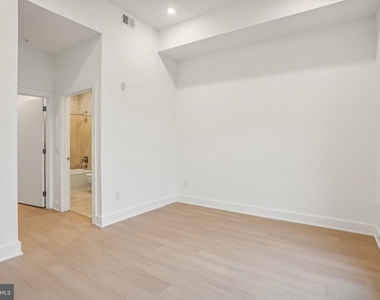 1731 Tilghman Street - Photo Thumbnail 13