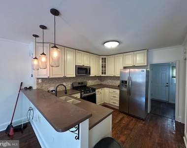 748 S Harshaw Street - Photo Thumbnail 5
