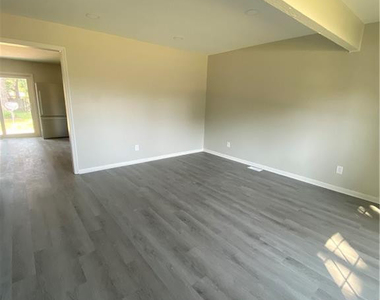 671 Wiltshire Road - Photo Thumbnail 4