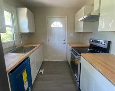 671 Wiltshire Road - Photo Thumbnail 3