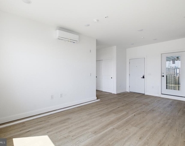 613 N Brooklyn Street - Photo Thumbnail 2