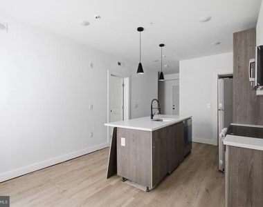 613 N Brooklyn Street - Photo Thumbnail 2