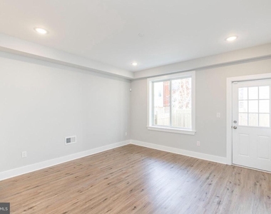 1906 E York Street - Photo Thumbnail 9