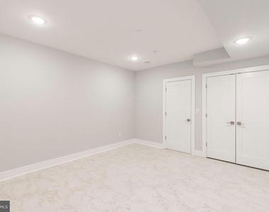 1906 E York Street - Photo Thumbnail 15