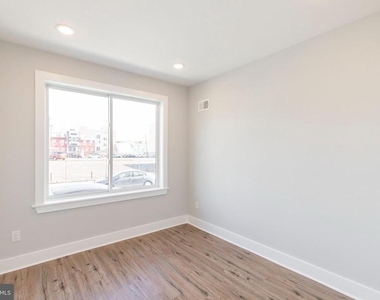 1906 E York Street - Photo Thumbnail 3