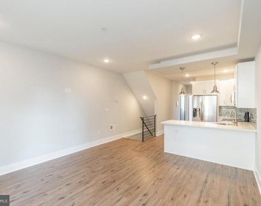 1906 E York Street - Photo Thumbnail 6