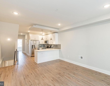 1906 E York Street - Photo Thumbnail 5